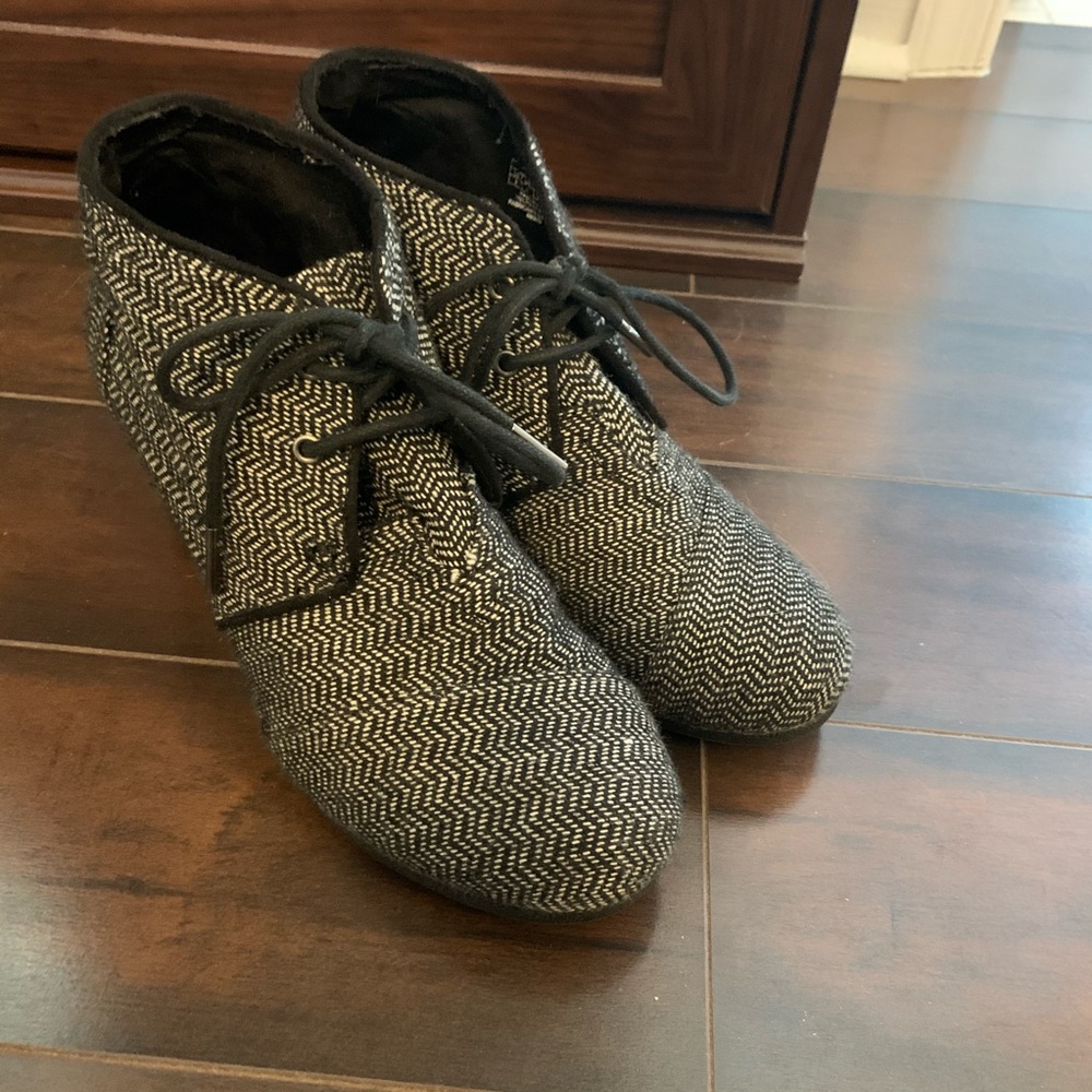 Toms w8 desert wedge boogie black and white tweed